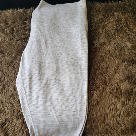 Lululemon lot - Picture 2 of 4